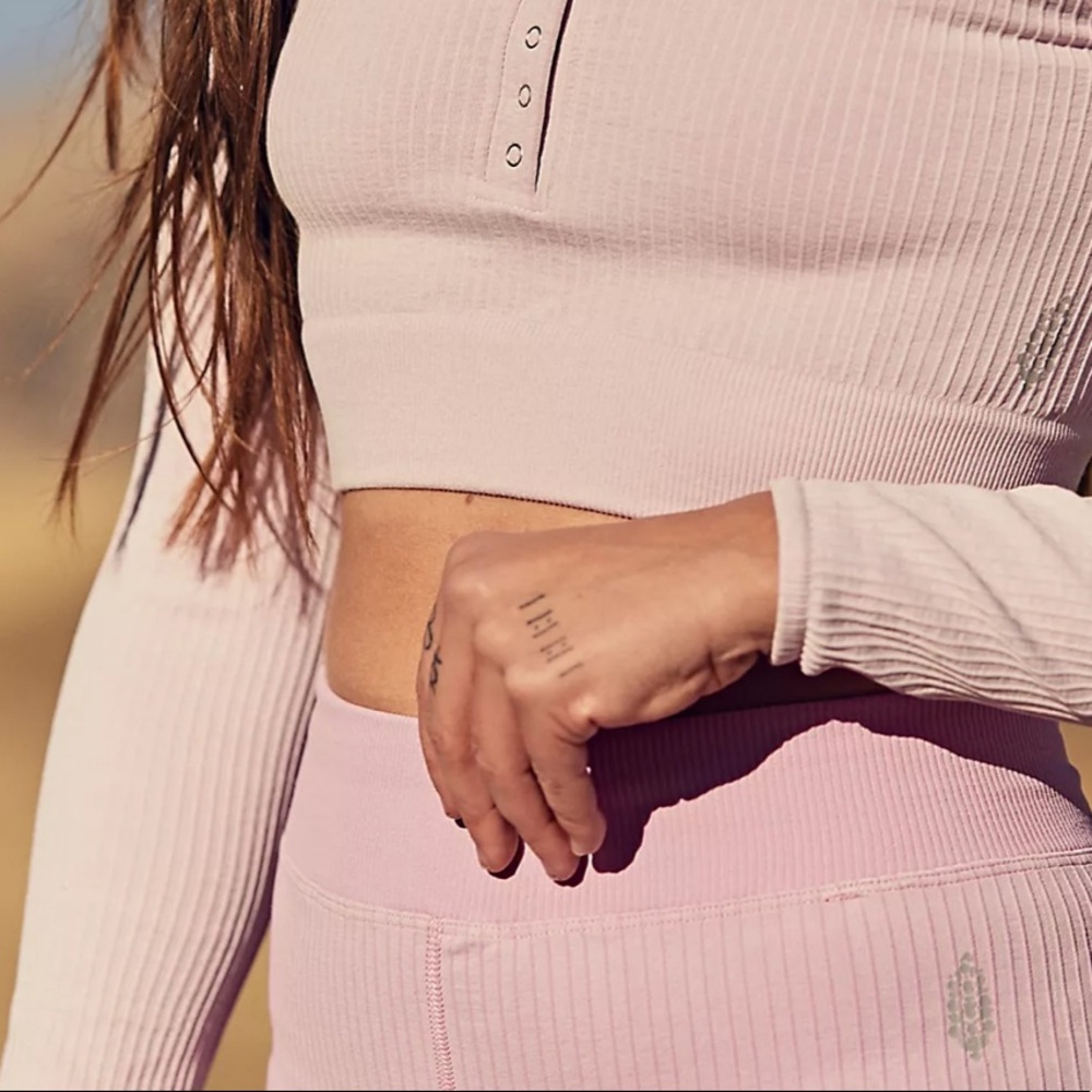 🌺Free people through the night Henley crop top - Picture 8 of 15